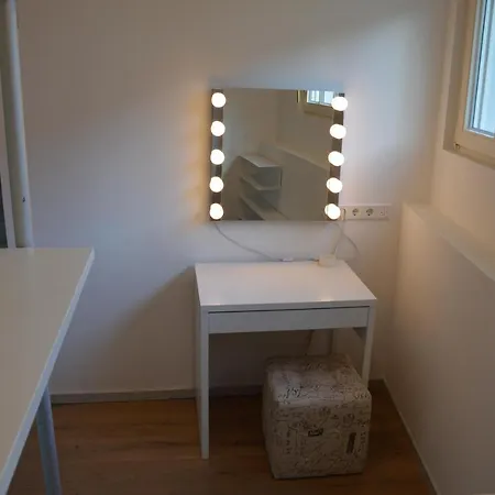 Modern Retreat: Cinema Experience With Private Parking Wuppertal