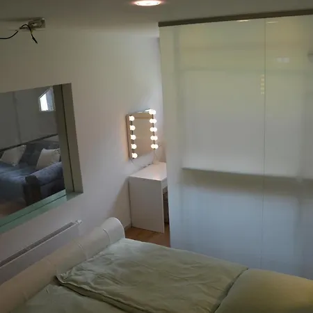Apartment Modern Retreat: Cinema Experience With Private Parking Wuppertal