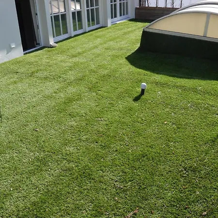 Modern Retreat: Cinema Experience With Private Parking Wuppertal