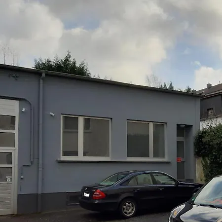 Modern Retreat: Cinema Experience With Private Parking * Wuppertal